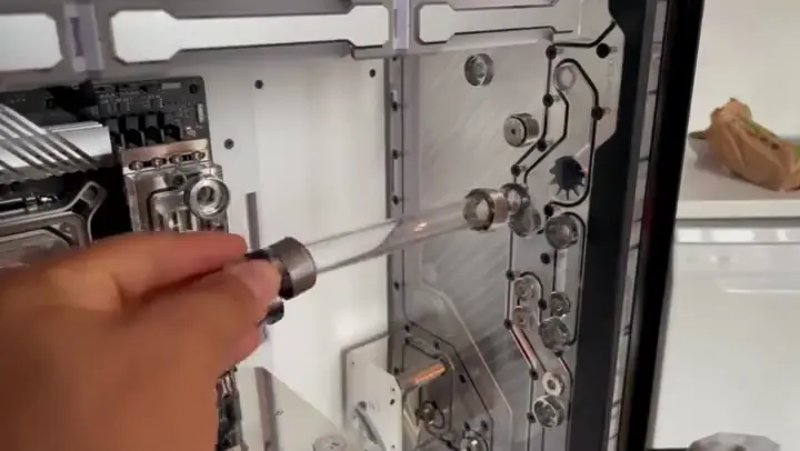 Watercooling Installation in the Elemental PC workshop